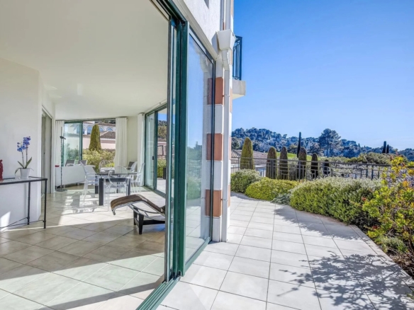 3 Bedroom Apartment in Mougins 34