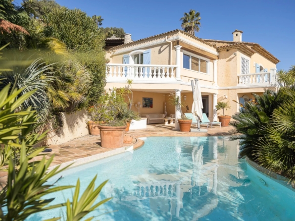 4 Bedroom Villa/House in Cannes 2