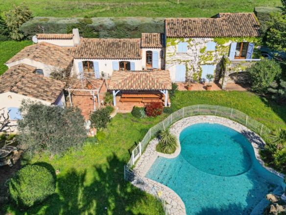 7 Bedroom Villa/House in Frejus 32