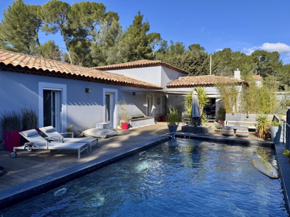 4 Bedroom Villa/House in Ceyreste 32