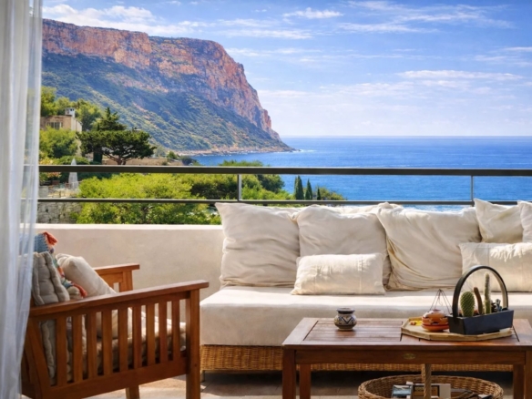 2 Bedroom Apartment in Cassis 24