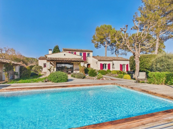 3 Bedroom Villa/House in Roquefort Les Pins 22
