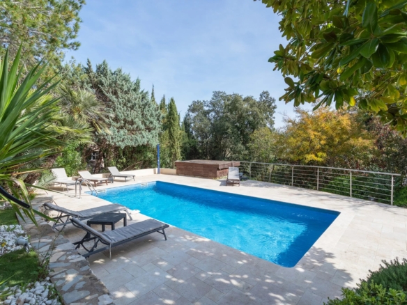 9 Bedroom Villa/House in Mandelieu La Napoule 8