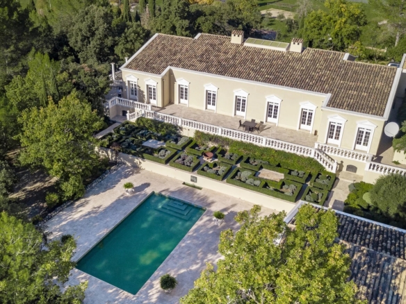 4 Bedroom Villa/House in Callas 10