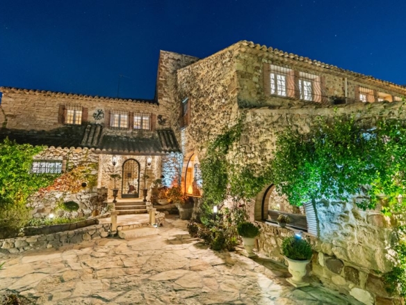 5 Bedroom Villa/House in Biot 8