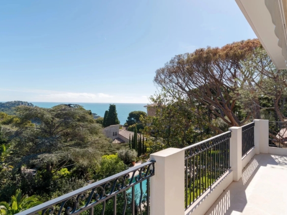 2 Bedroom Apartment in St Jean Cap Ferrat 36
