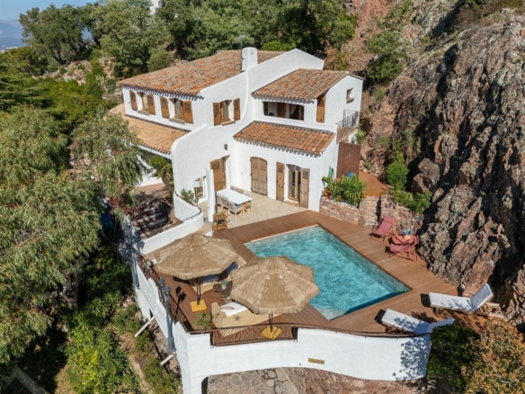 5 Bedroom Villa/House in Les Adrets De L Esterel 6