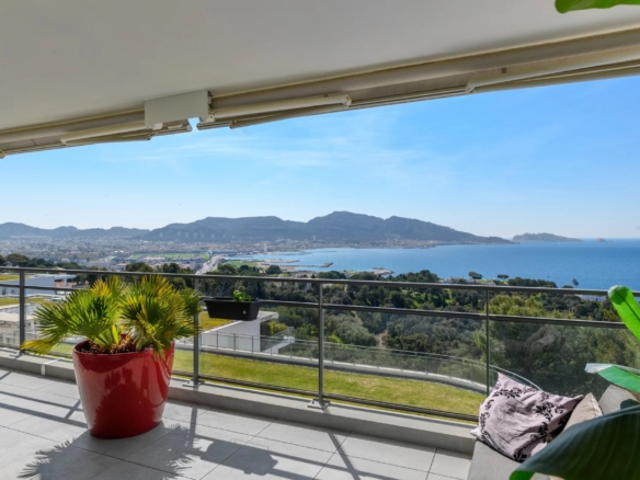 3 Bedroom Apartment in Marseille 10