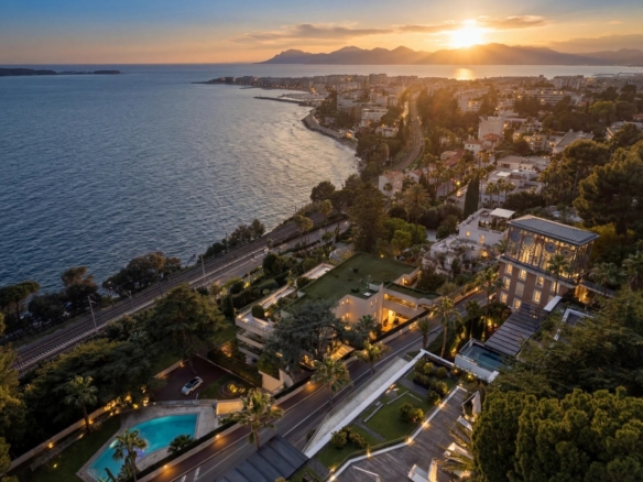 2 Bedroom Apartment in Cannes 14