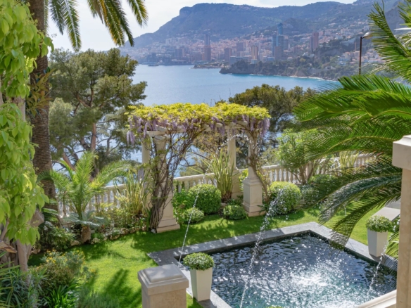 5 Bedroom Villa/House in Roquebrune Cap Martin 30