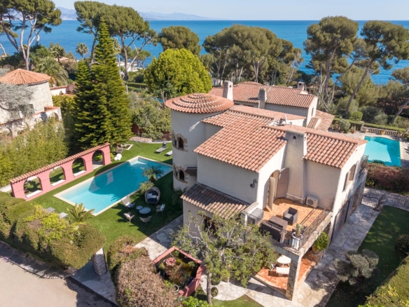 4 Bedroom Villa/House in Cap D Antibes 6