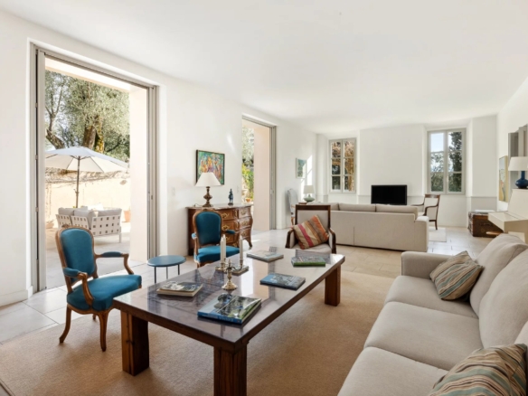 8 Bedroom Villa/House in Grasse 30
