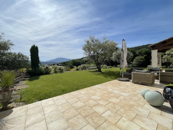 5 Bedroom Castle/Estates in Vaison La Romaine 16