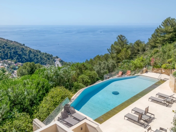 8 Bedroom Villa/House in Eze 24