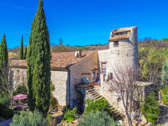 9 Bedroom Villa/House in St Laurent Du Verdon 4