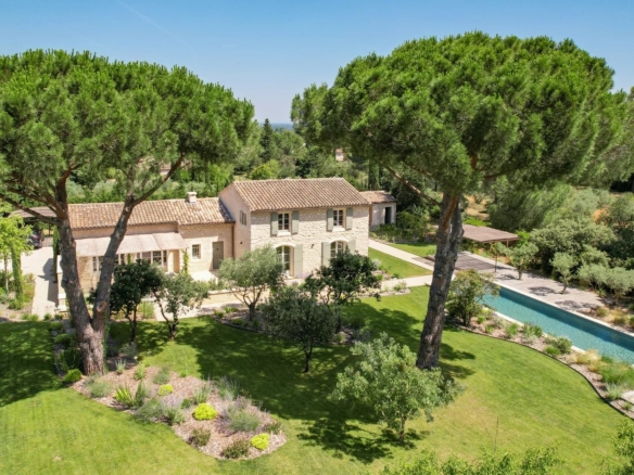 6 Bedroom Villa/House in Eygalieres 14