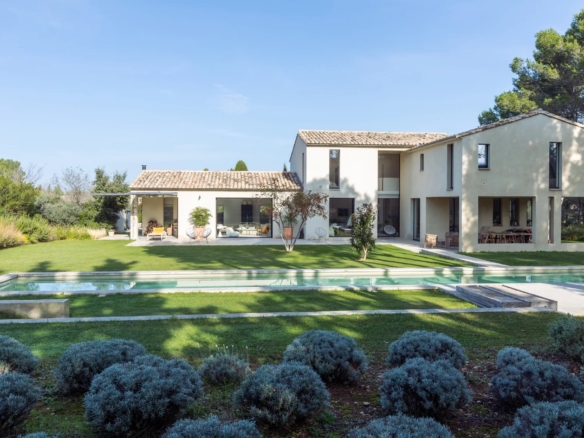 4 Bedroom Villa/House in Eygalieres 2