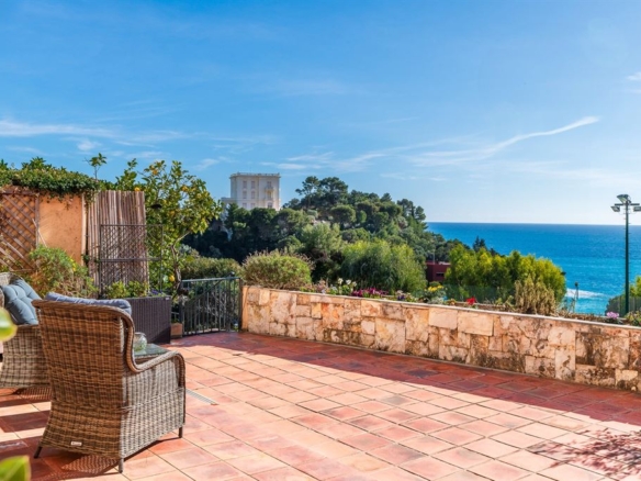 2 Bedroom Apartment in Roquebrune Cap Martin 12