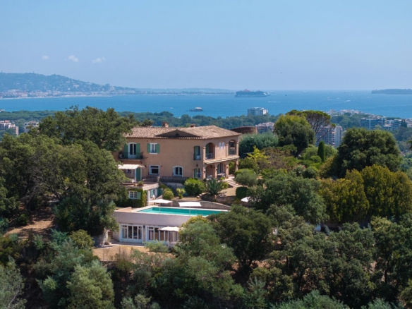 7 Bedroom Villa/House in Mandelieu La Napoule 8