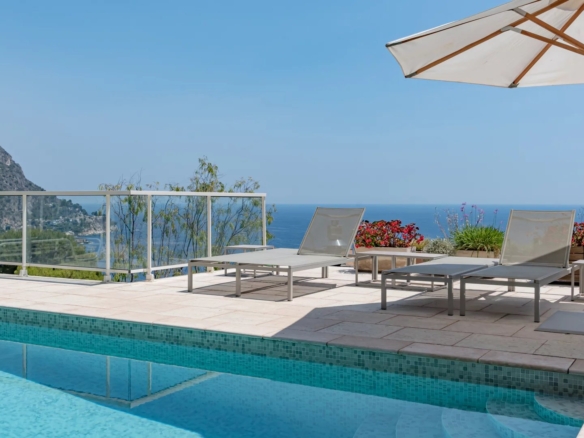 4 Bedroom Villa/House in Eze 10