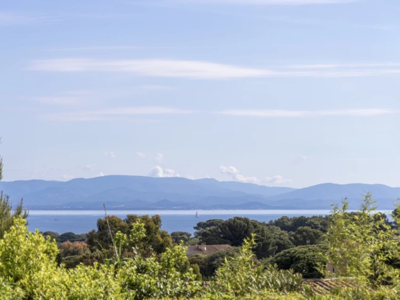 8 Bedroom Villa/House in Hyeres 36
