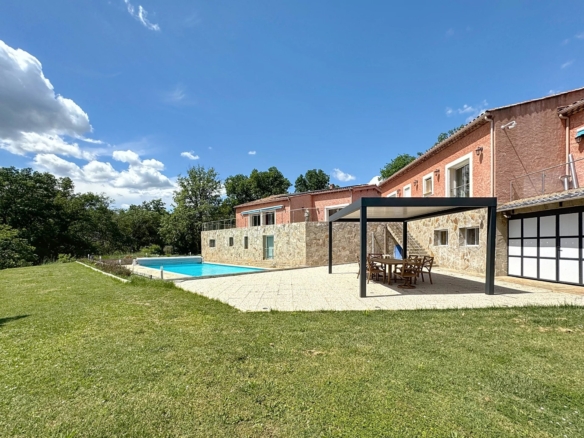 10 Bedroom Villa/House in Chateauvert 24