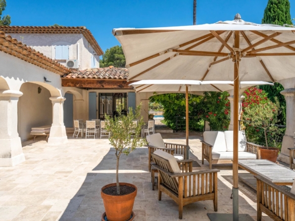 12 Bedroom Villa/House in St Cyr Sur Mer 28