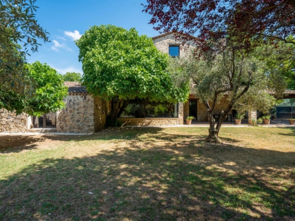 5 Bedroom Villa/House in Tourves 24