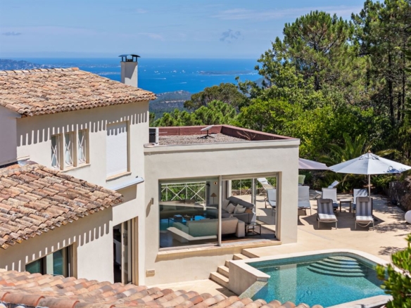 5 Bedroom Villa/House in Les Adrets De L Esterel 6