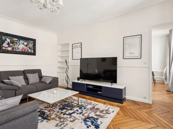 2 Bedroom Apartment in Paris 8th (Golden Triangle - Parc Monceau) 34