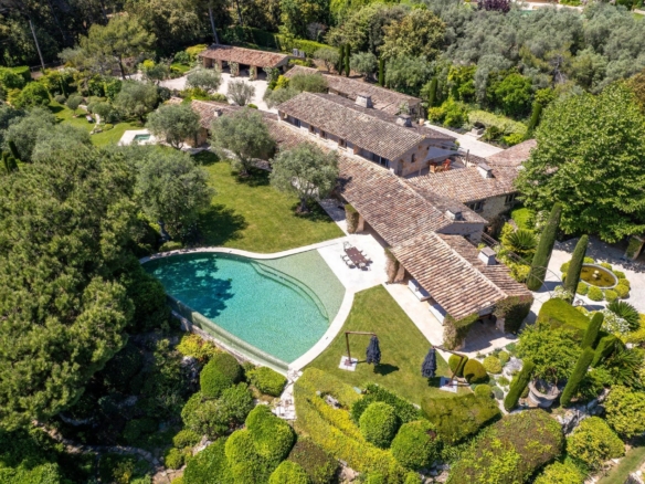 7 Bedroom Villa/House in La Colle Sur Loup 6
