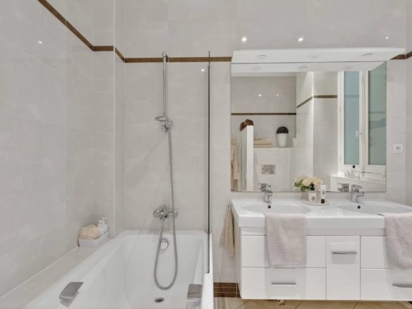 4 Bedroom Apartment in Paris 7th (Invalides, Eiffel Tower, Orsay) 36