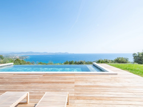 4 Bedroom Villa/House in Les Issambres 36