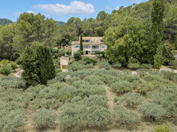 6 Bedroom Villa/House in Salernes 34