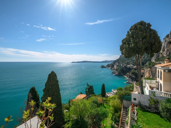 3 Bedroom Apartment in Cap D Ail 20