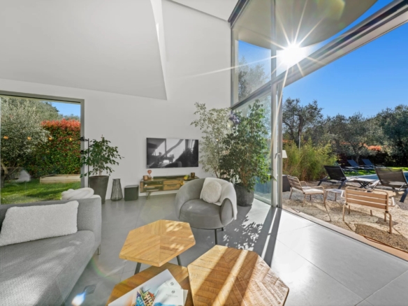 4 Bedroom Villa/House in Valbonne 18