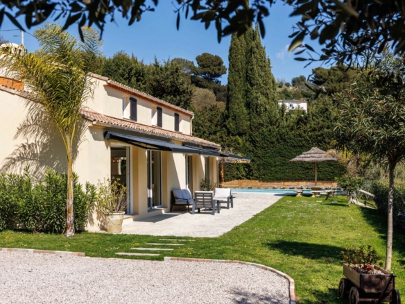 6 Bedroom Villa/House in La Gaude 36
