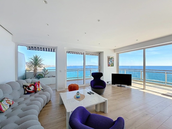 2 Bedroom Apartment in Cannes 4