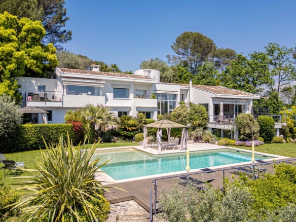 6 Bedroom Villa/House in Valbonne 18