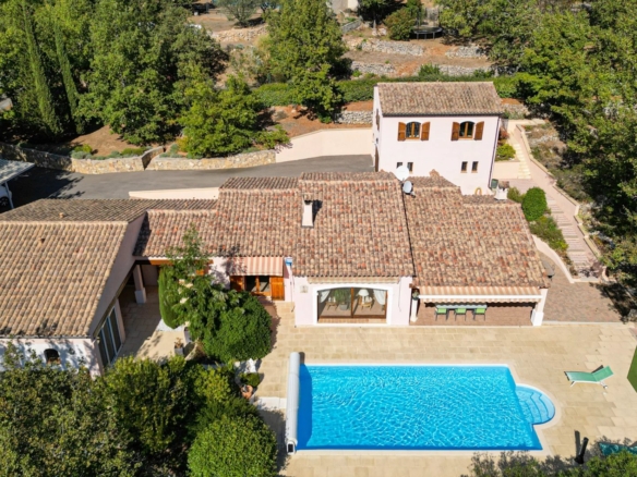 6 Bedroom Villa/House in St Paul En Foret 30