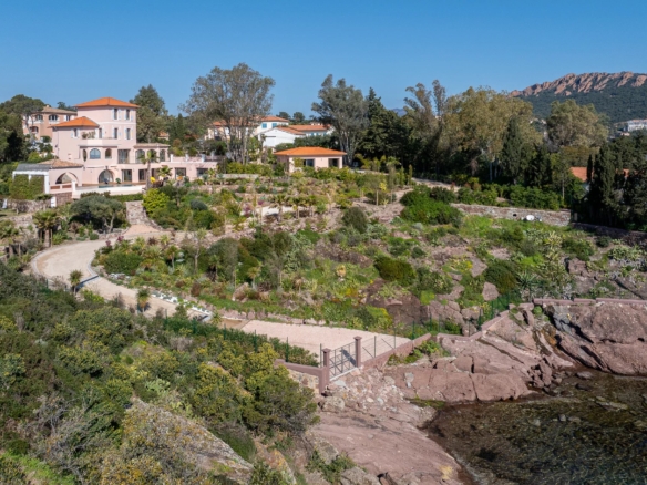 6 Bedroom Villa/House in Agay 24