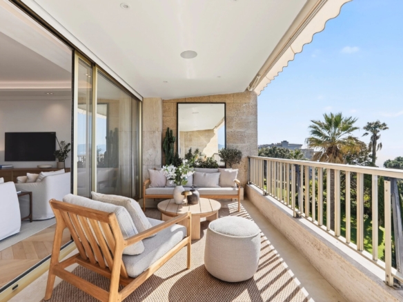 2 Bedroom Apartment in Cannes 10