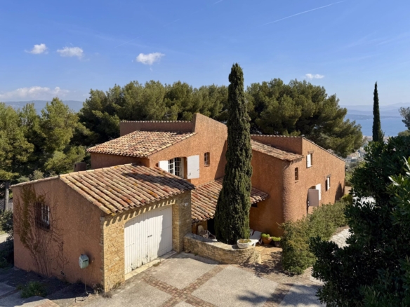 4 Bedroom Villa/House in La Ciotat 28