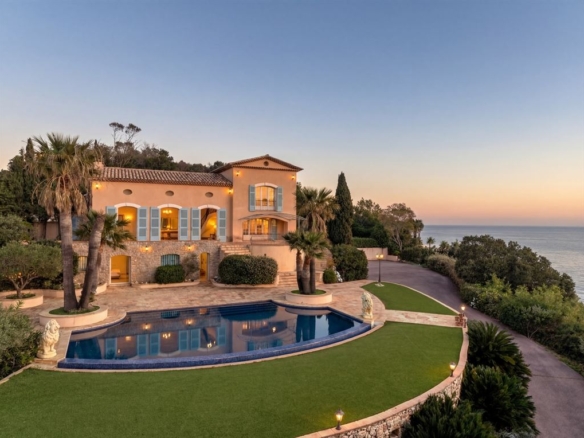 5 Bedroom Villa/House in St Raphael 10
