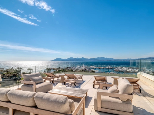3 Bedroom Apartment in Cannes 18
