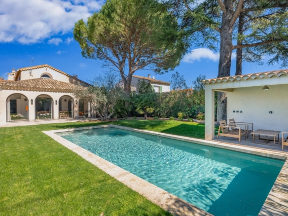 5 Bedroom Villa/House in St Remy De Provence 34