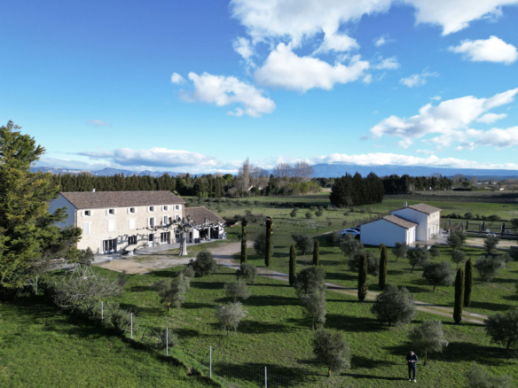 16 Bedroom Villa/House in Pernes Les Fontaines 16