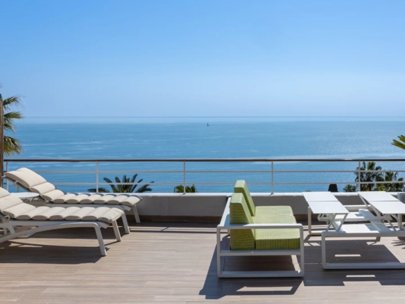 2 Bedroom Apartment in Cannes 36