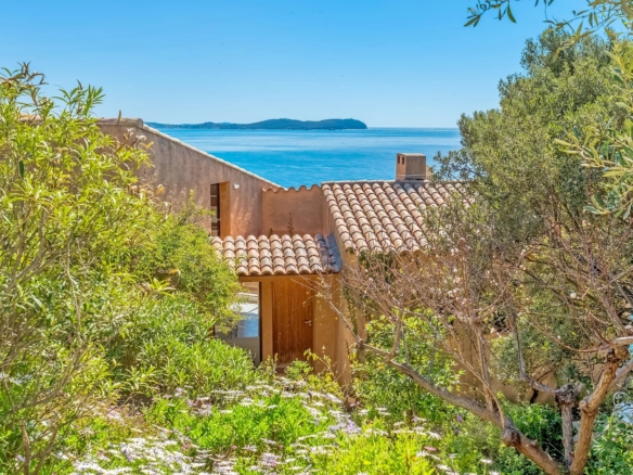 4 Bedroom Villa/House in Carqueiranne 14