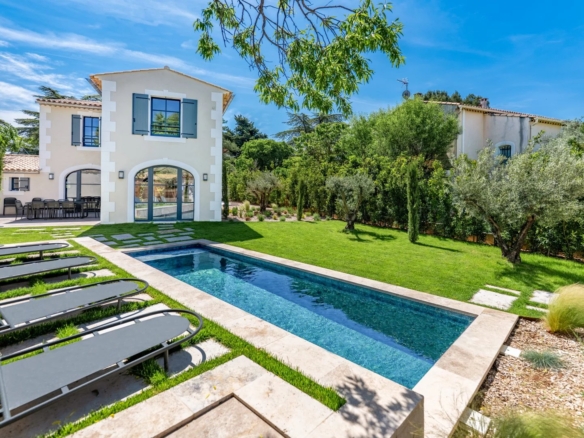 4 Bedroom Villa/House in Eygalieres 18